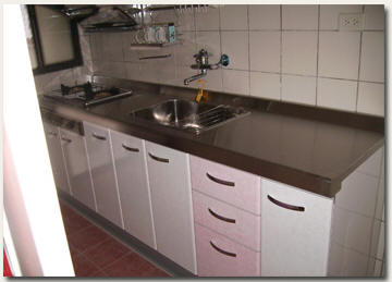 新竹峨眉鄉廚房整修,廚房磁磚更換，冷熱水管更換，電路更換.